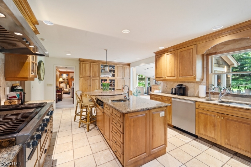 2 Canterbury Ct