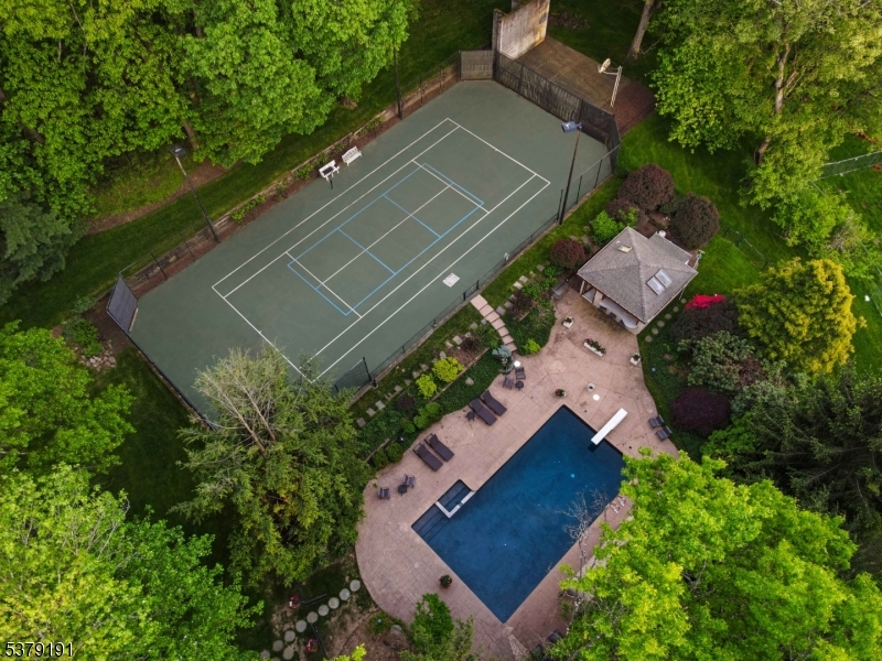 2 Canterbury Ct