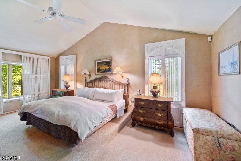 2 Canterbury Ct
