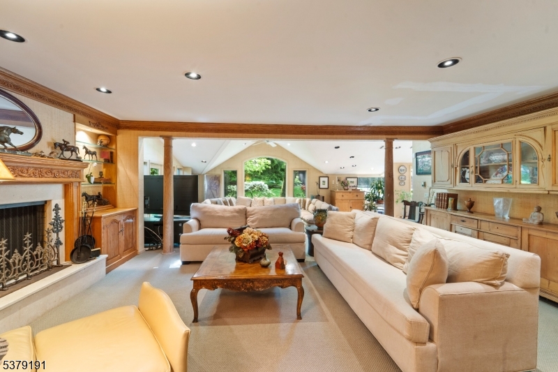 2 Canterbury Ct