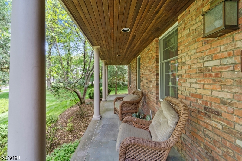 2 Canterbury Ct