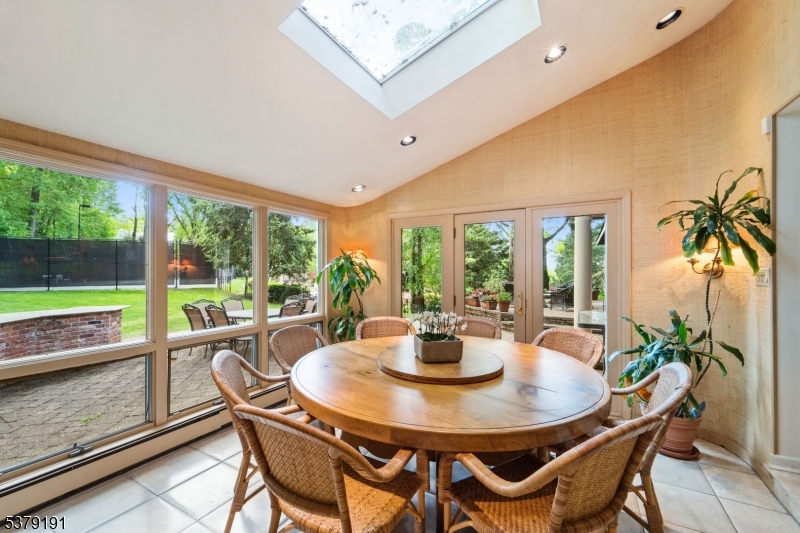 2 Canterbury Ct