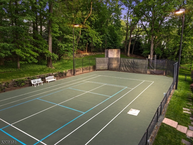 2 Canterbury Ct