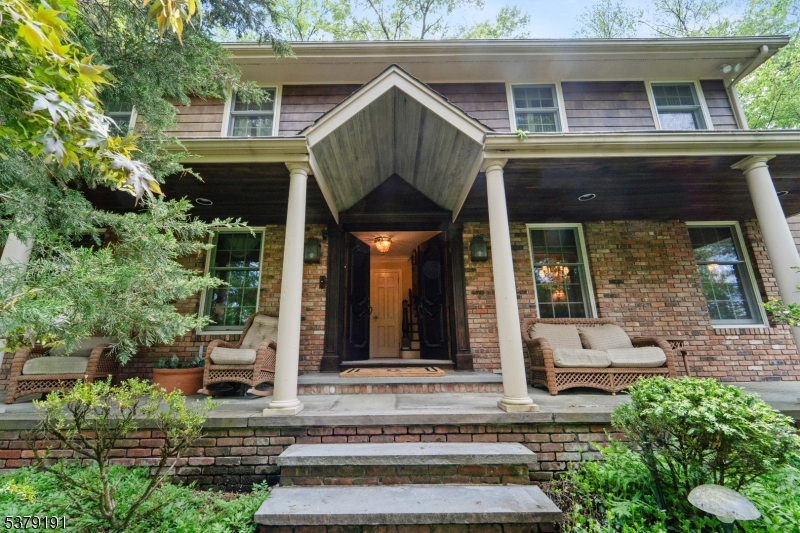2 Canterbury Ct
