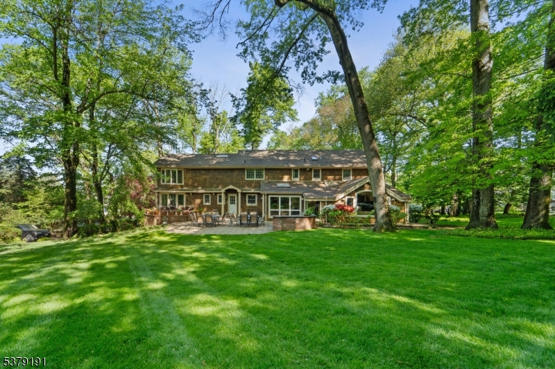 2 Canterbury Ct