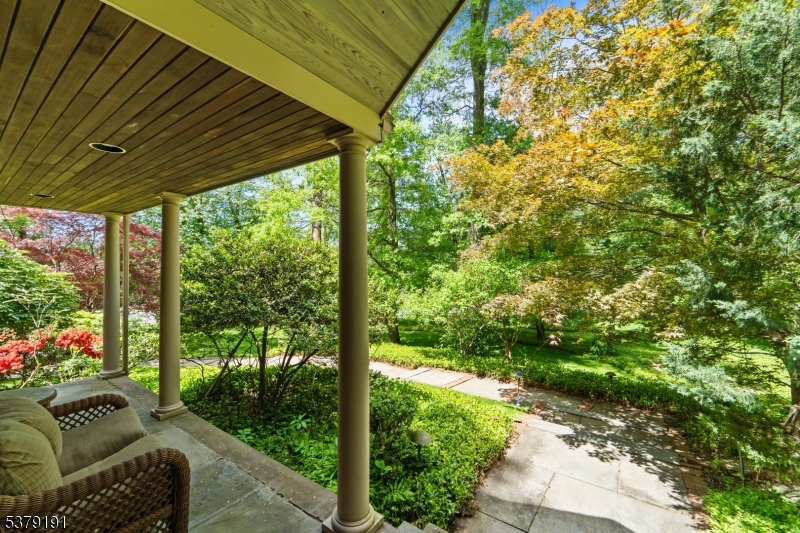 2 Canterbury Ct