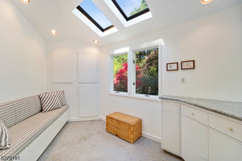 2 Canterbury Ct