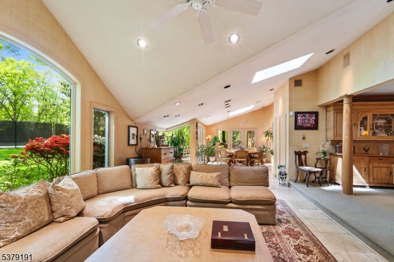 2 Canterbury Ct