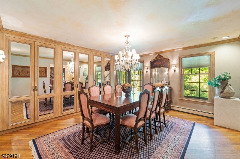 2 Canterbury Ct