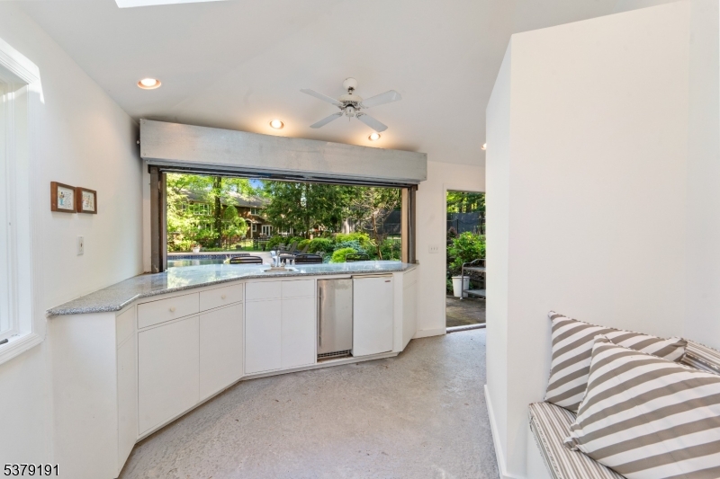 2 Canterbury Ct