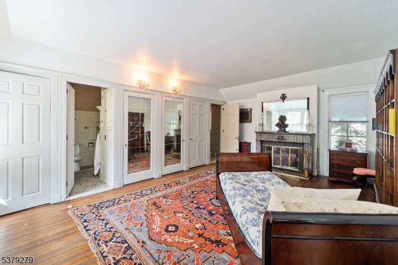 9 E Saddle River Rd
