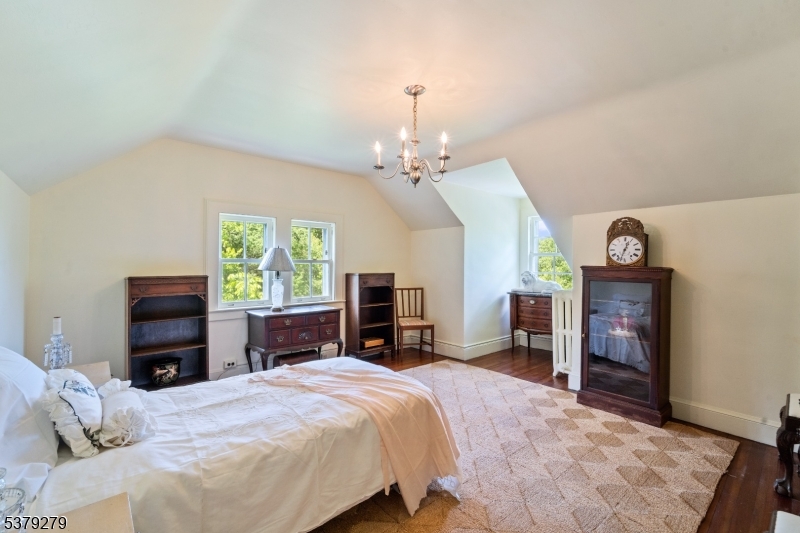 9 E Saddle River Rd
