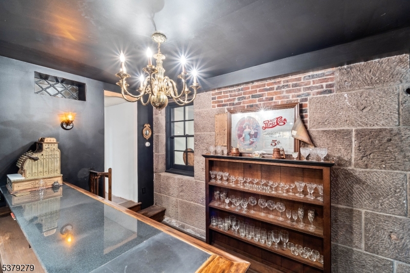 9 E Saddle River Rd