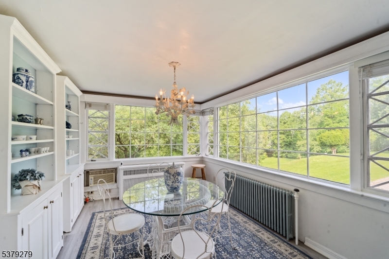 9 E Saddle River Rd