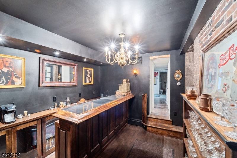 9 E Saddle River Rd