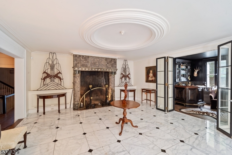 9 E Saddle River Rd