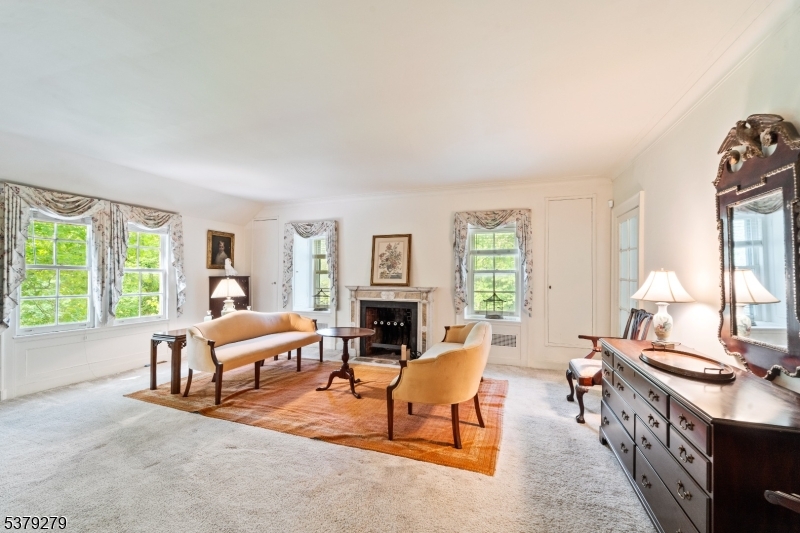9 E Saddle River Rd