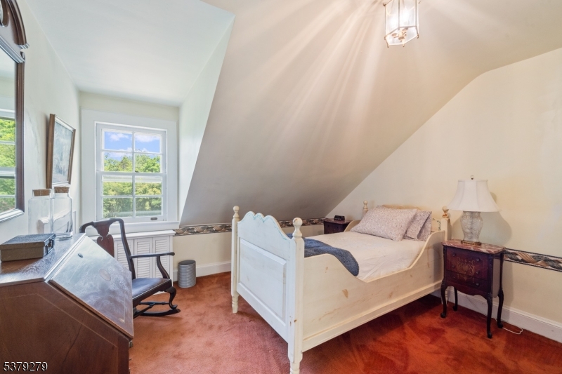 9 E Saddle River Rd