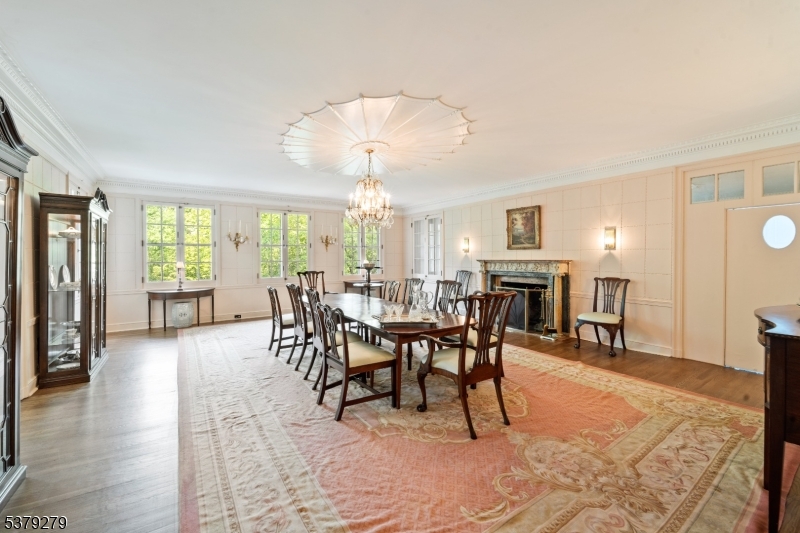 9 E Saddle River Rd