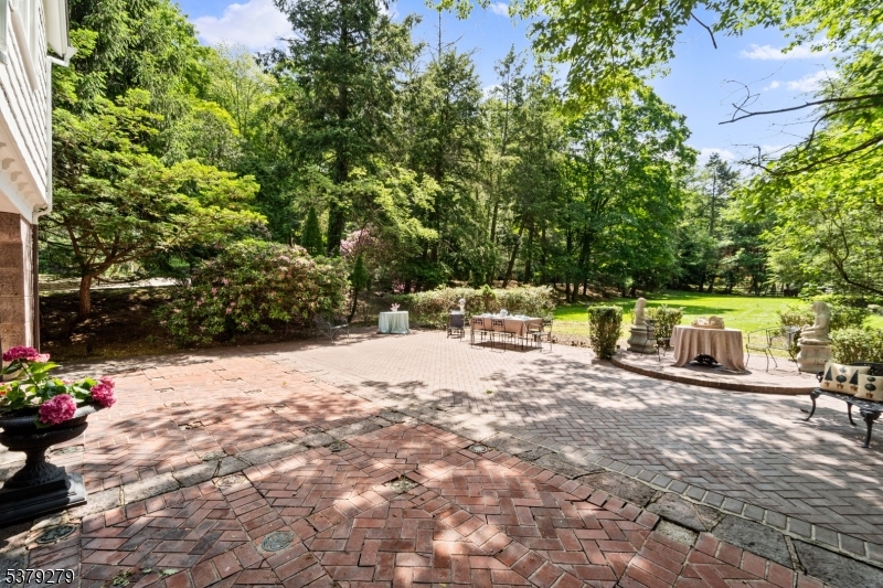 9 E Saddle River Rd