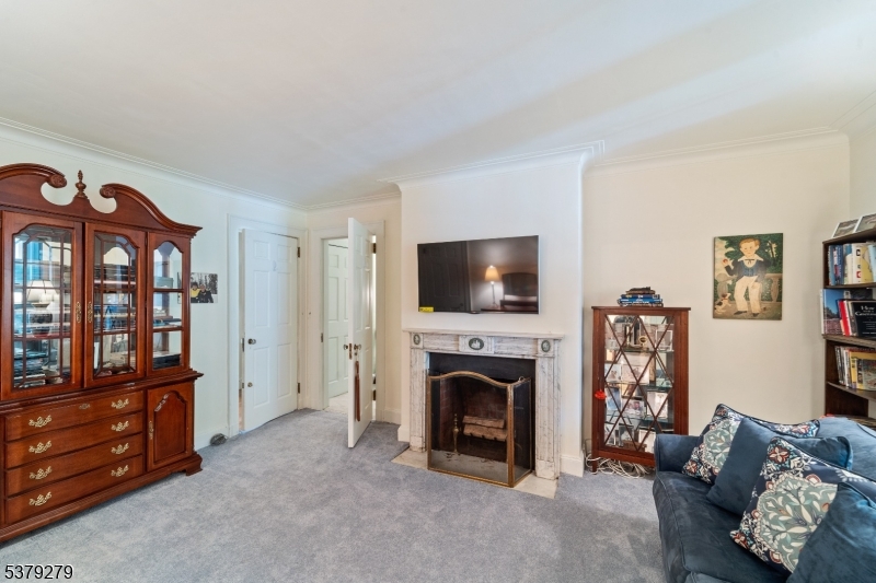9 E Saddle River Rd