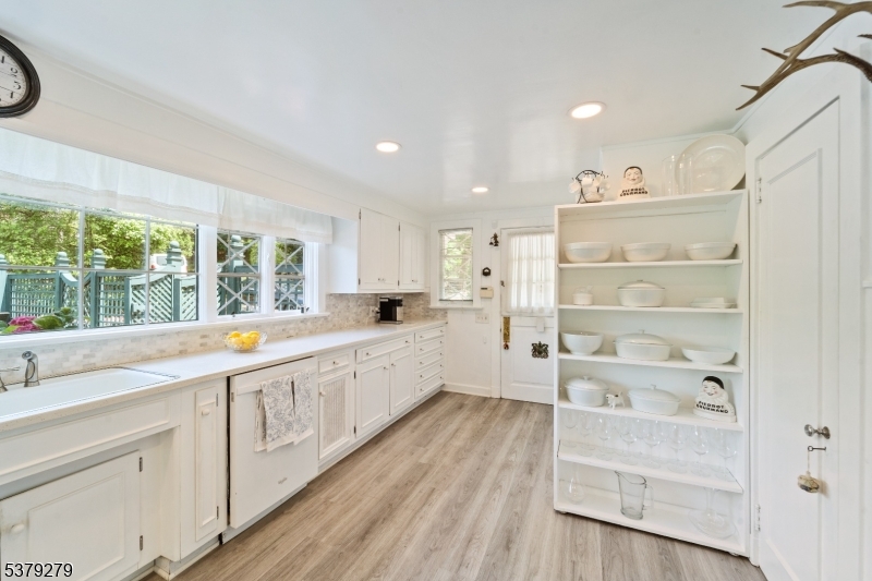 9 E Saddle River Rd