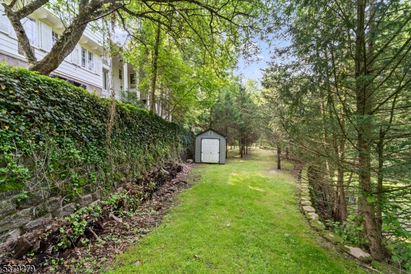 9 E Saddle River Rd