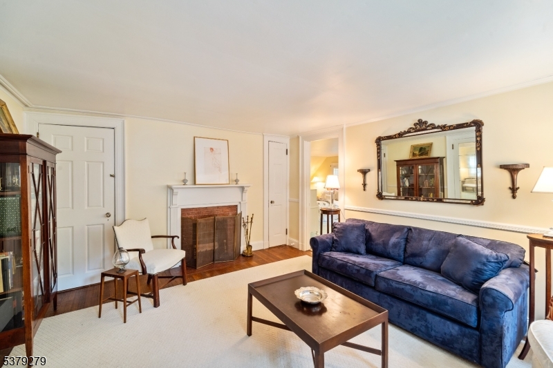 9 E Saddle River Rd