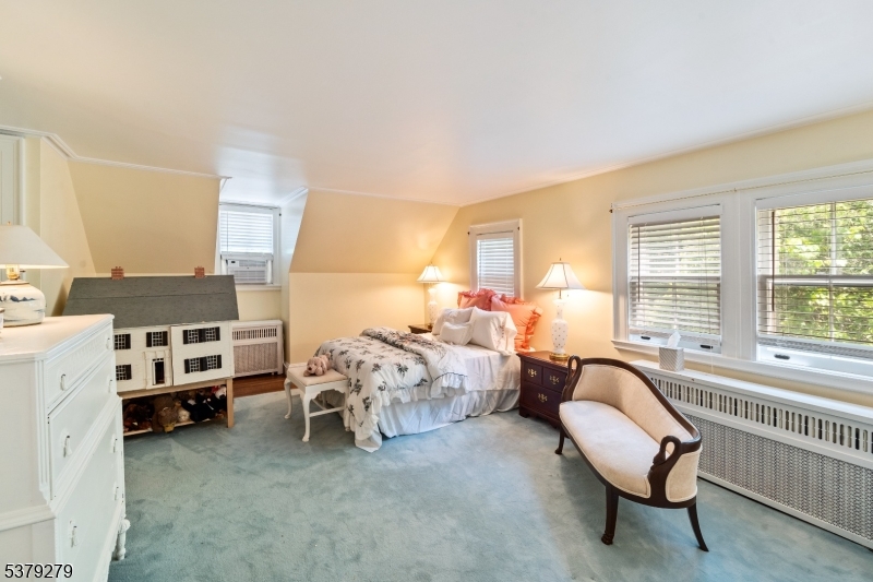 9 E Saddle River Rd