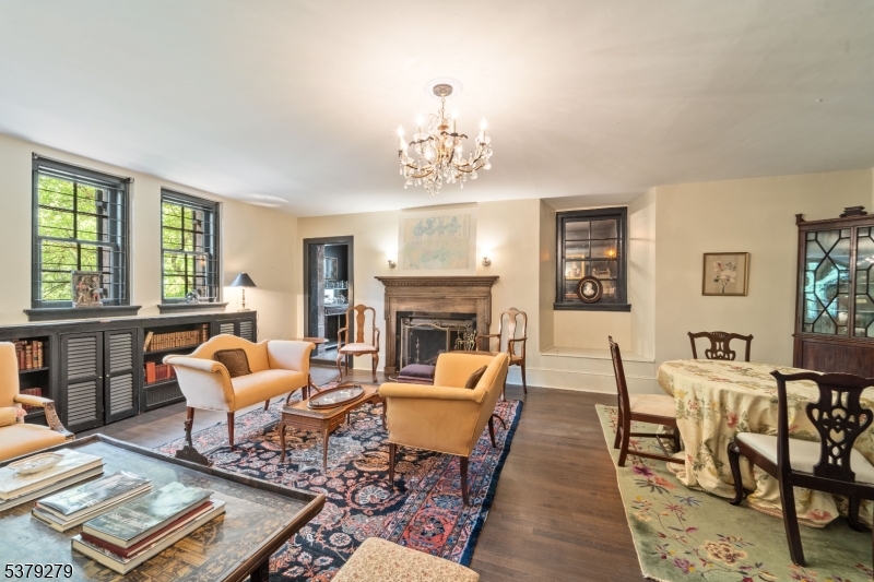 9 E Saddle River Rd