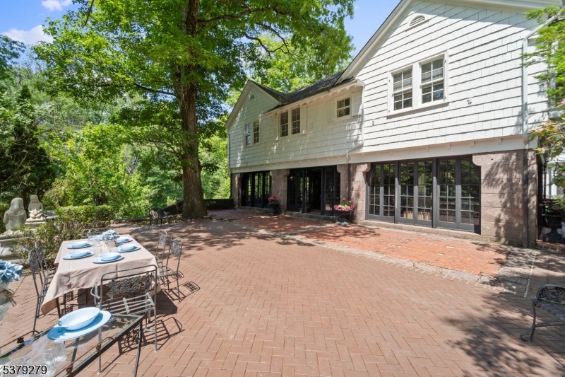 9 E Saddle River Rd