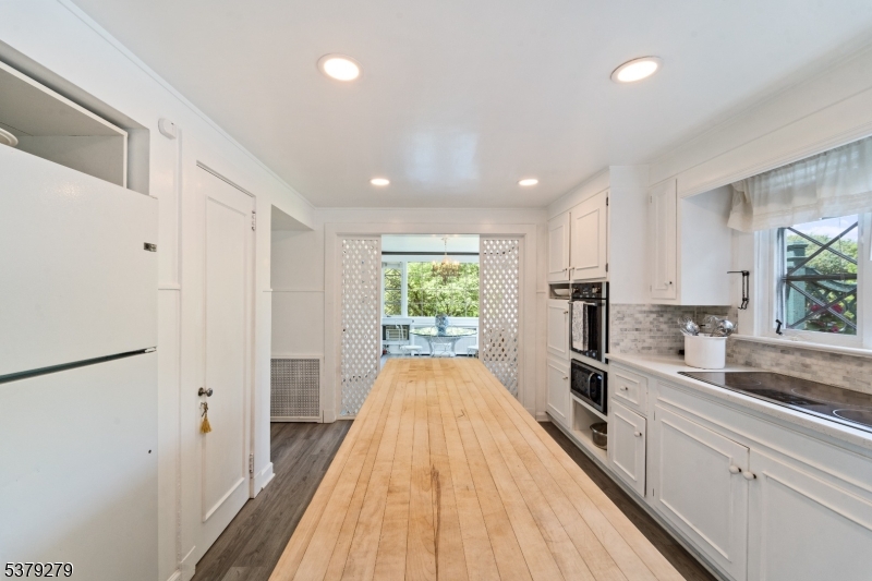 9 E Saddle River Rd