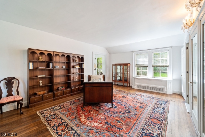 9 E Saddle River Rd
