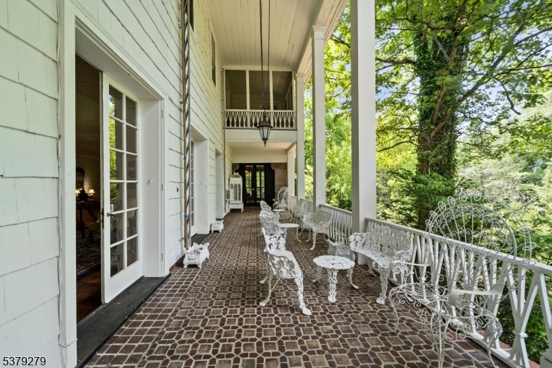 9 E Saddle River Rd