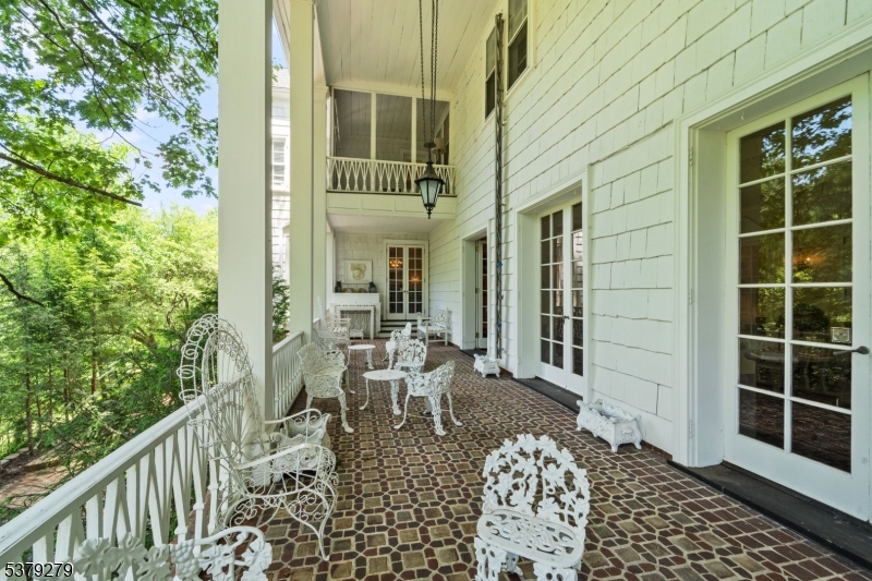 9 E Saddle River Rd