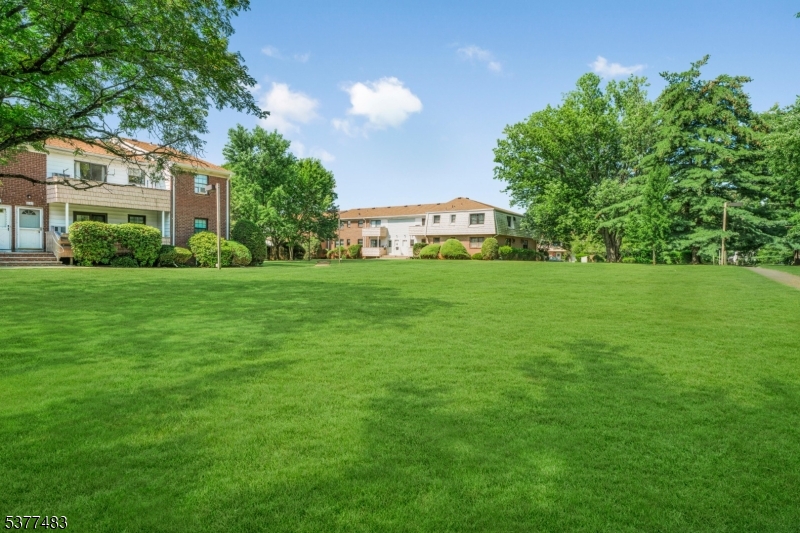 814 VICTORIA COURT