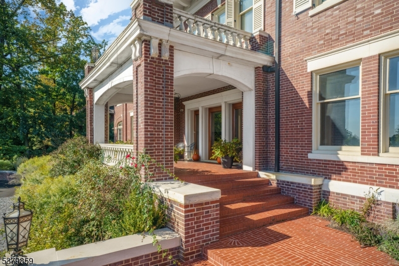 88 SOUTH MOUNTAIN AVENUE