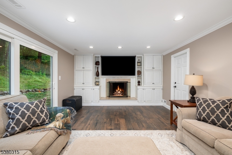 36 Sherbrook Dr