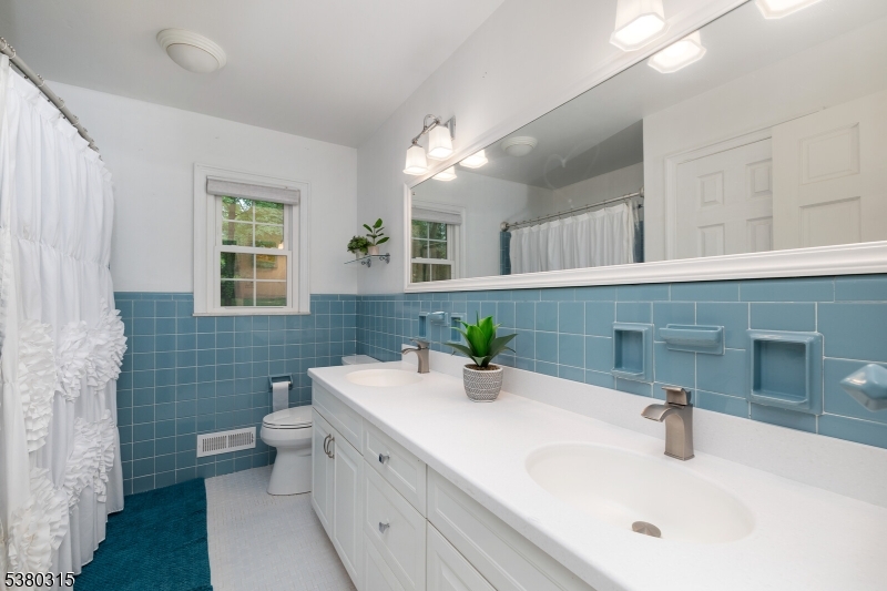 36 Sherbrook Dr