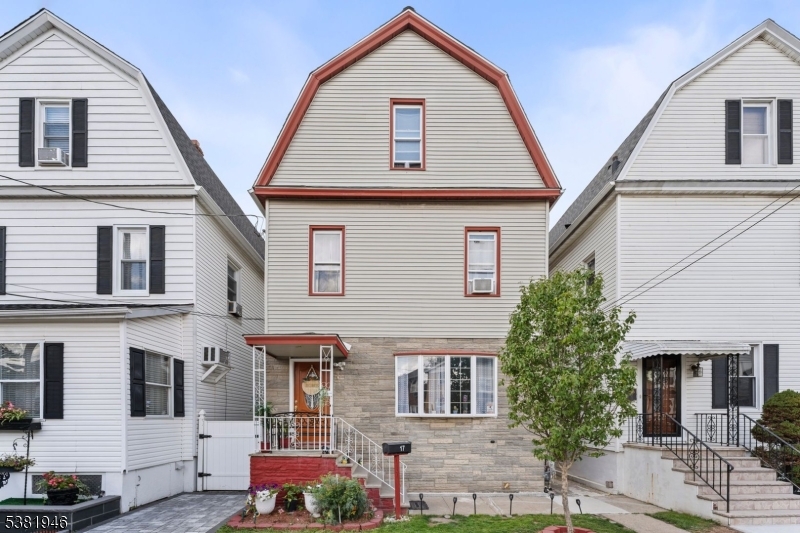 17 Boyle Pl