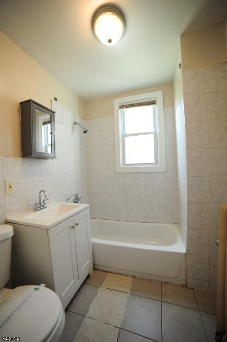 54 Cedar Ave 2nd Floor