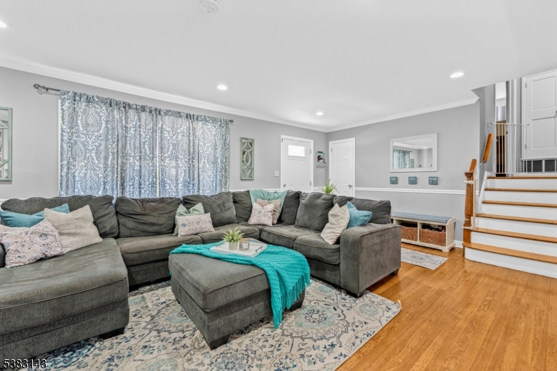 50 Crescent St