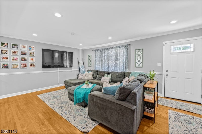 50 Crescent St