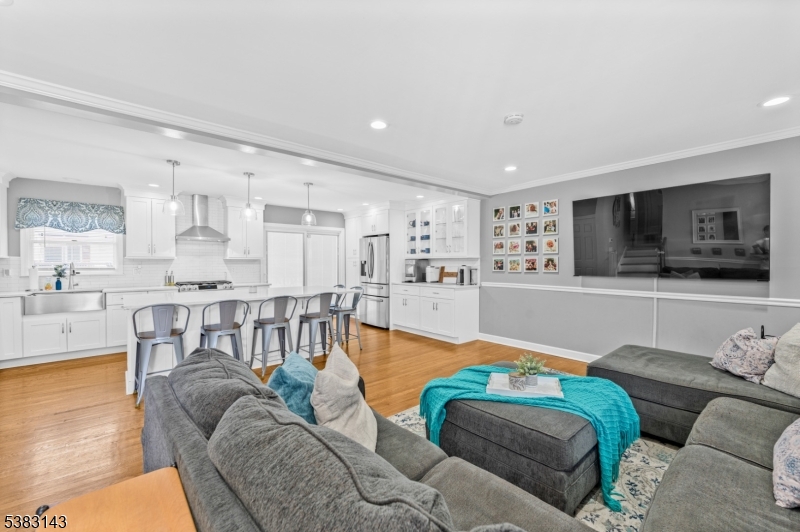50 Crescent St