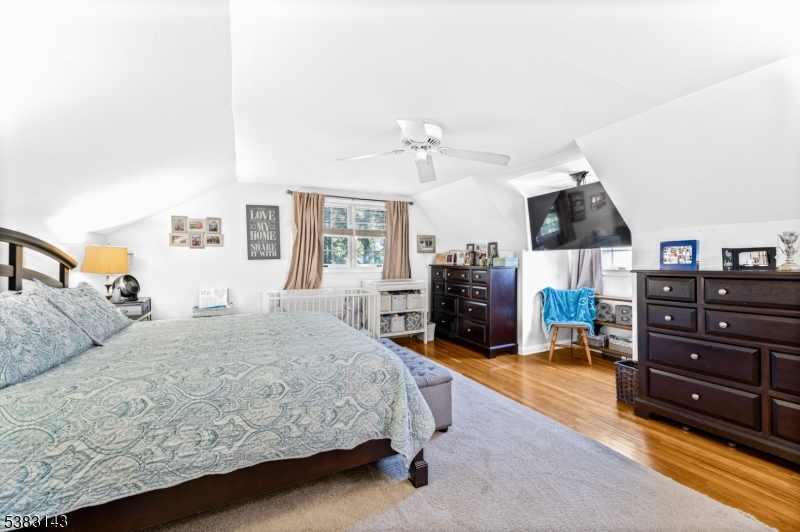 50 Crescent St