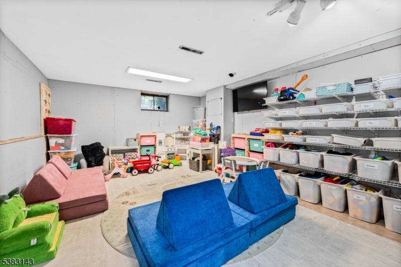 50 Crescent St