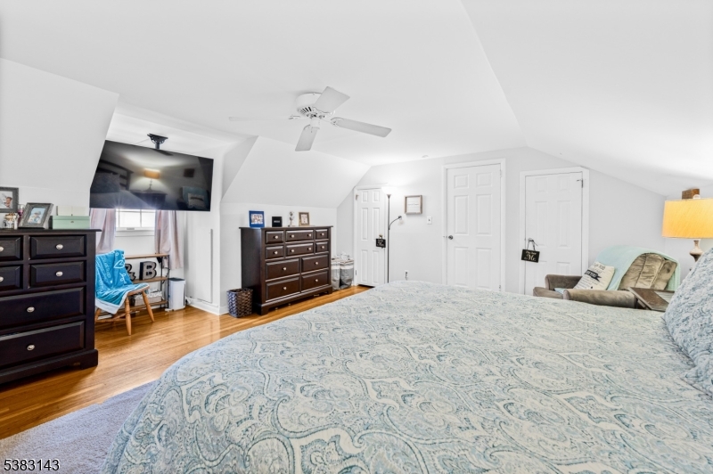 50 Crescent St