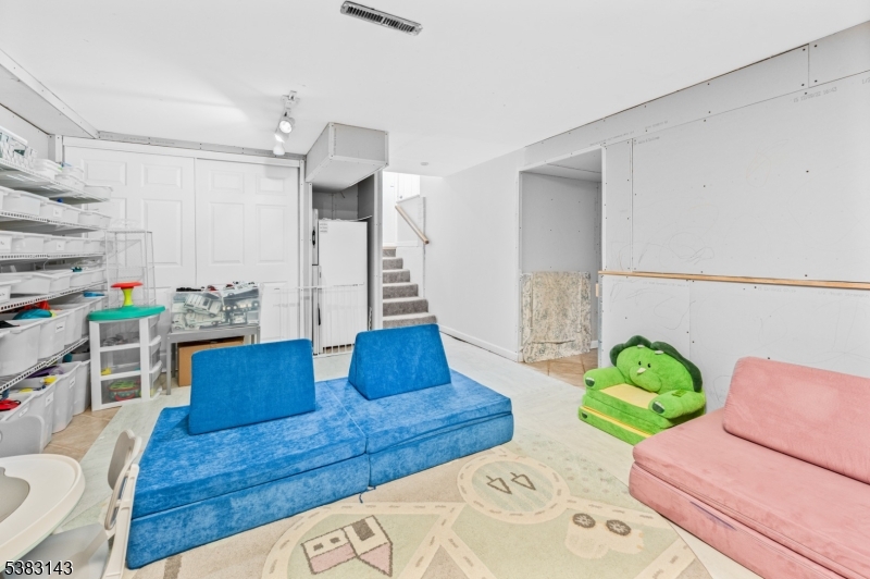 50 Crescent St