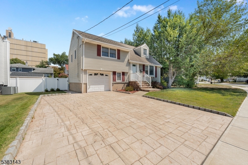 50 Crescent St