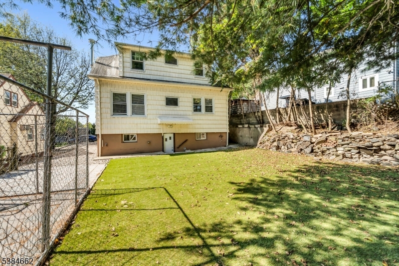 757 Ray Ave